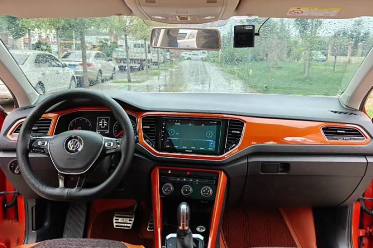 Used Volkswagen T-ROC 2018 230TSI DSG Two-Wheel Drive Advanced Version China V Standard Interior 1