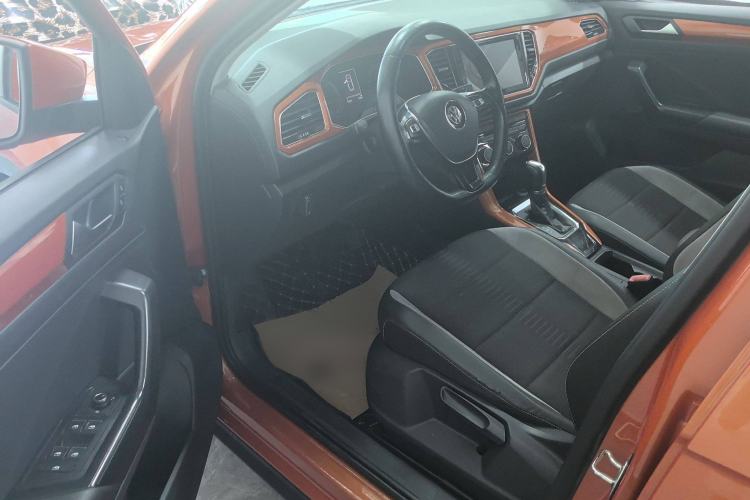Used Volkswagen T-ROC 2018 230TSI DSG Two-Wheel Drive Advanced Version China V Standard Interior 2