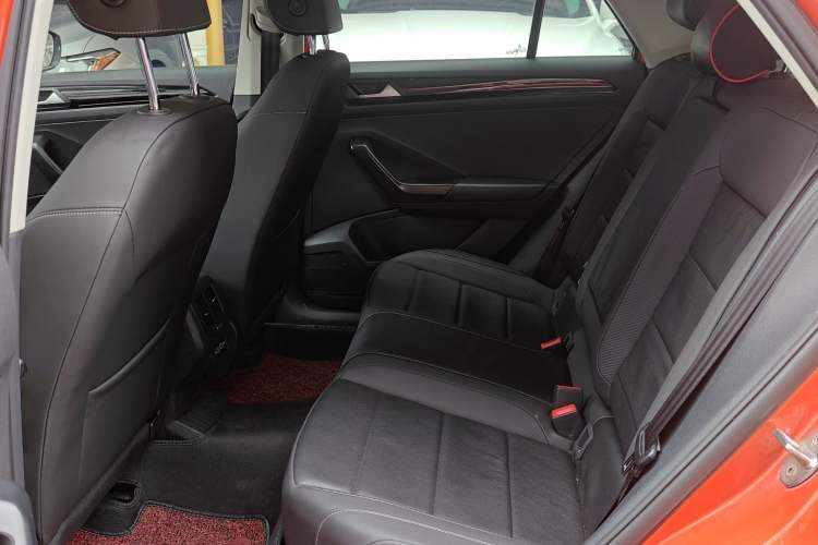 Used Volkswagen T-ROC 2018 280TSI DSG Two-Wheel-Drive Comfort Version China V Standard Left Rear Seat