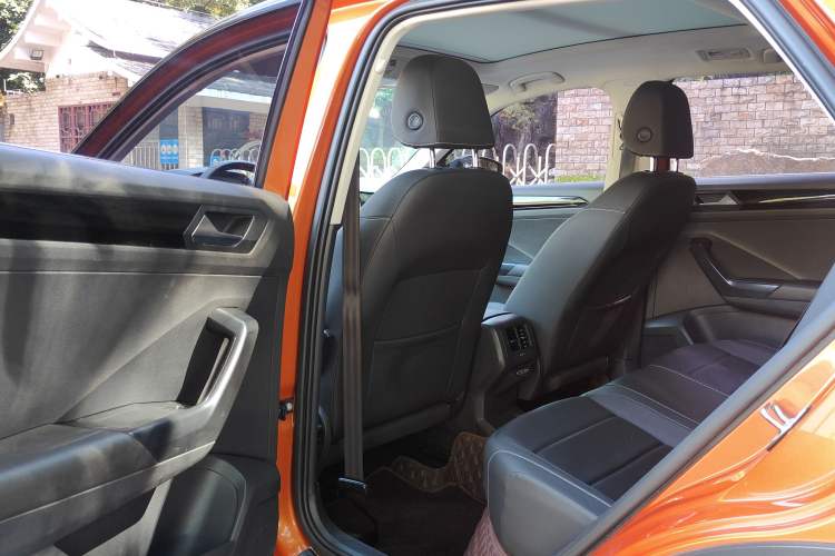 Used Volkswagen T-ROC 2018 280TSI DSG Two-Wheel-Drive Comfort Version China V Standard Left Rear Seat
