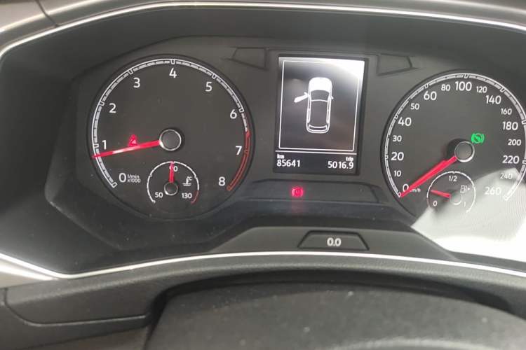 Used Volkswagen T-ROC 2018 230TSI DSG Two-Wheel Drive Advanced Version China V Standard Odometer Close Up