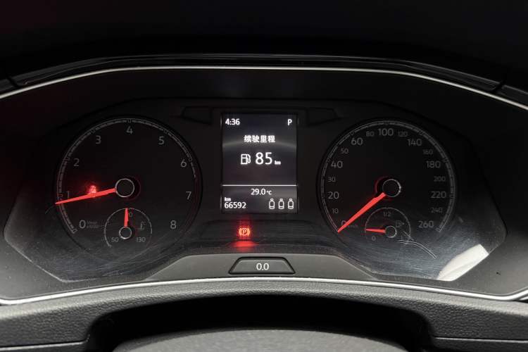 Used Volkswagen T-ROC 2018 280TSI DSG Two-Wheel-Drive Comfort Version China V Standard Odometer Close Up