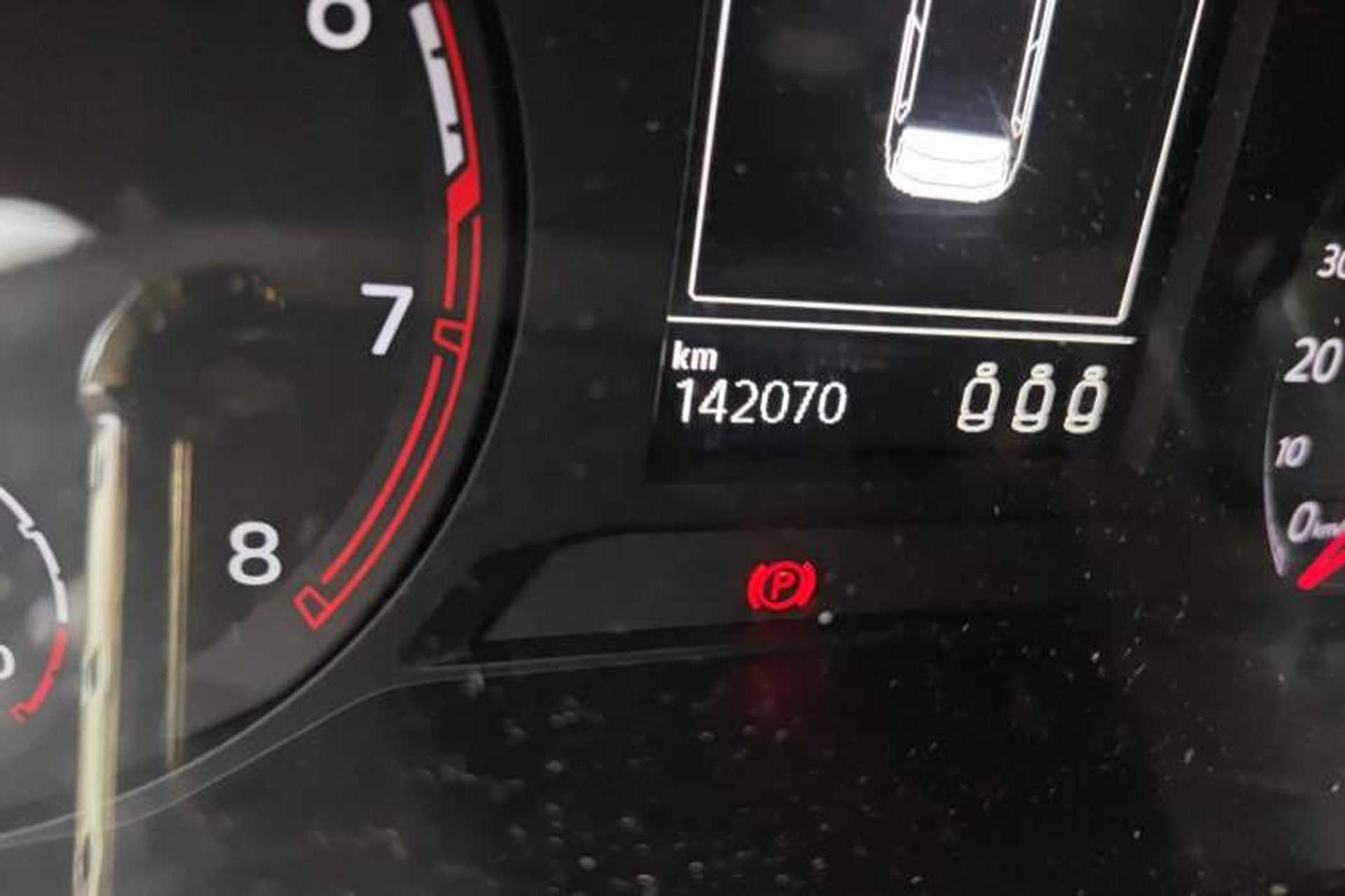 Used Volkswagen T-ROC 2018 280TSI DSG Two-Wheel Drive Advanced Version China V Emission Standard Odometer Close Up