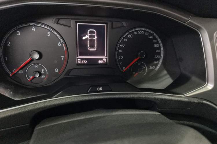 Used Volkswagen T-ROC 2018 280TSI DSG Two-Wheel Drive Advanced Version China V Emission Standard Odometer Close Up