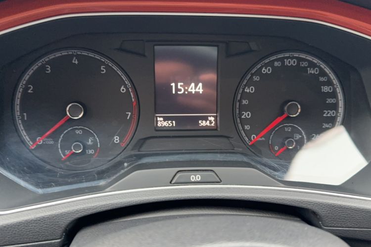 Used Volkswagen T-ROC 2018 230TSI DSG Two-Wheel Drive Advanced Version China V Standard Odometer Close Up