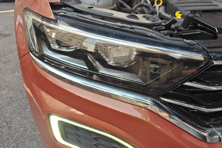 Used Volkswagen T-ROC 2018 280TSI DSG Two-Wheel Drive Comfort Version China VI Standard Right Front Headlight