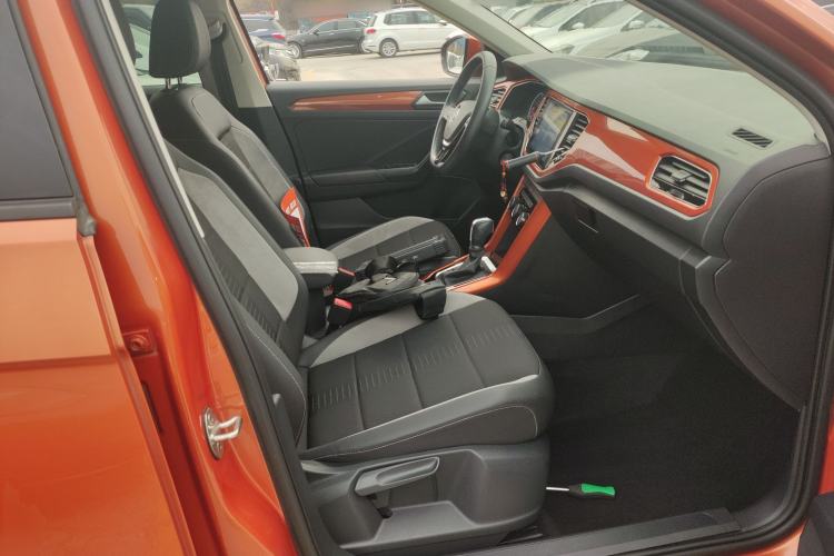 Used Volkswagen T-ROC 2018 280TSI DSG Two-Wheel Drive Advanced Version China V Emission Standard Right Front Seat