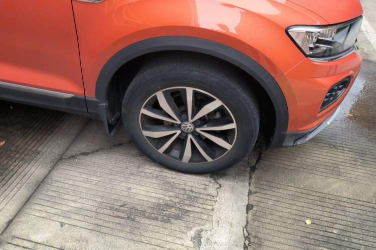 Used Volkswagen T-ROC 2018 280TSI DSG Two-Wheel-Drive Comfort Version China V Standard Right Front Wheel Hub