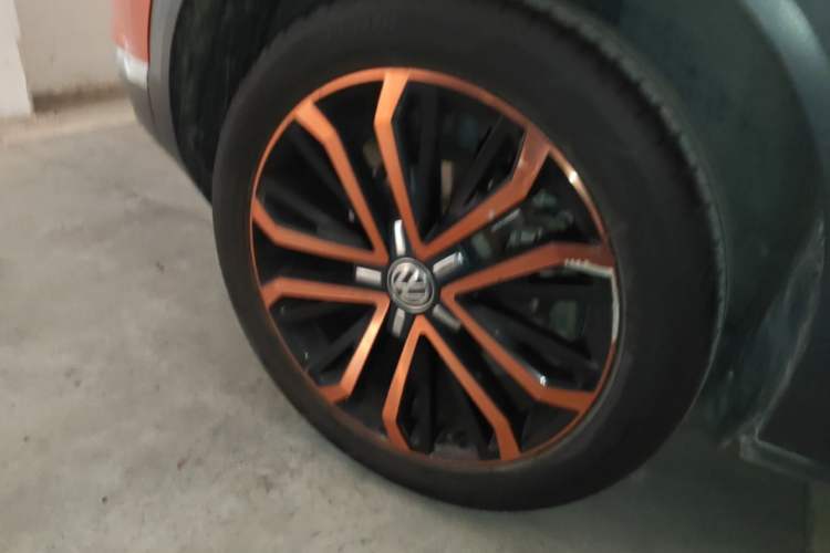Used Volkswagen T-ROC 2018 280TSI DSG Two-Wheel-Drive Luxury Version China V Emission Standard Right Rear Wheel Hub