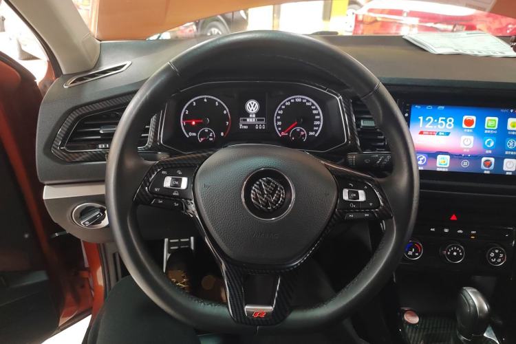 Used Volkswagen T-ROC 2018 280TSI DSG Two-Wheel-Drive Comfort Version China V Standard Steering Wheel