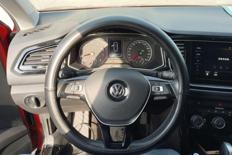 Used Volkswagen T-ROC 2018 280TSI DSG Two-Wheel-Drive Comfort Version China V Standard Steering Wheel