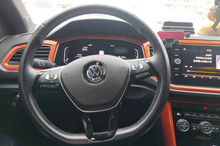 Used Volkswagen T-ROC 2018 280TSI DSG Two-Wheel-Drive Luxury Version China V Emission Standard Steering Wheel