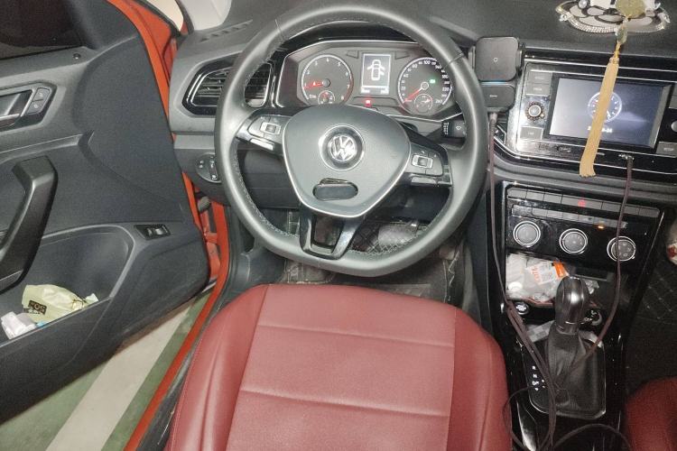 Used Volkswagen T-ROC 2018 280TSI DSG Two-Wheel-Drive Comfort Version China V Standard Steering Wheel