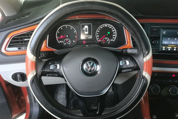 Used Volkswagen T-ROC 2018 280TSI DSG Two-Wheel-Drive Comfort Version China V Standard Steering Wheel