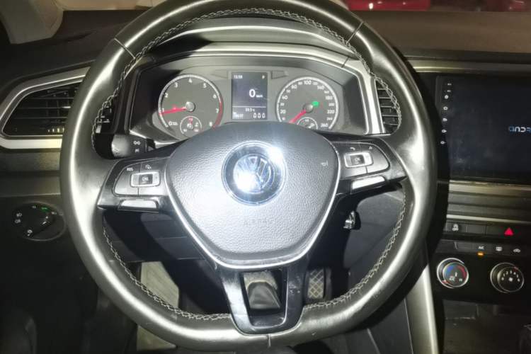 Used Volkswagen T-ROC 2018 280TSI DSG Two-Wheel Drive Advanced Version China V Emission Standard Steering Wheel