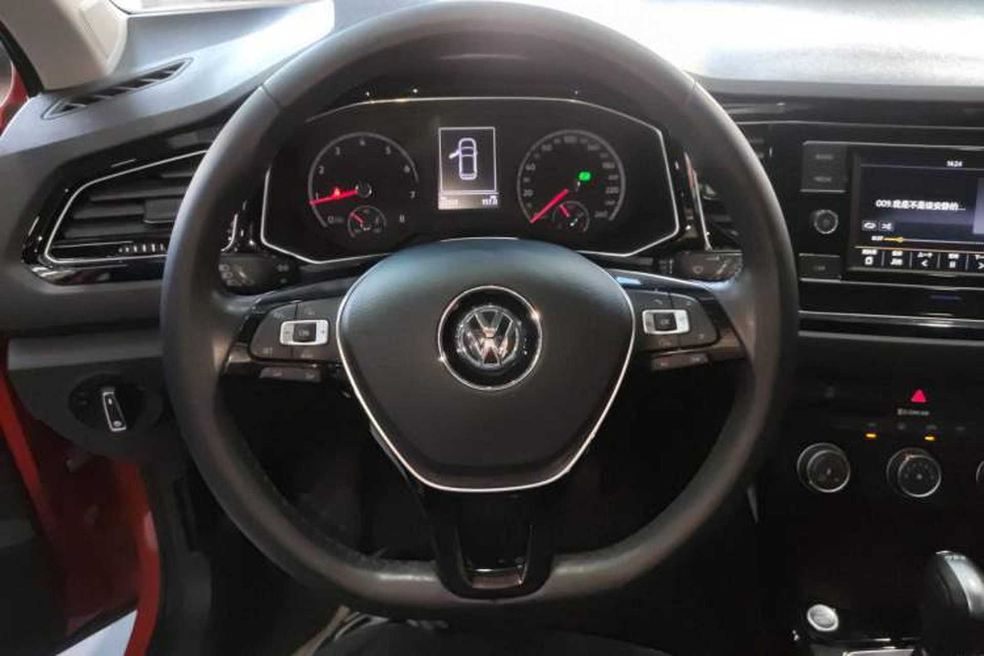 Used Volkswagen T-ROC 2018 280TSI DSG Two-Wheel-Drive Comfort Version China V Standard Steering Wheel