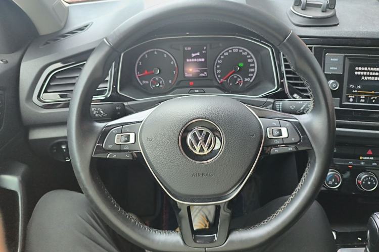 Used Volkswagen T-ROC 2018 280TSI DSG Two-Wheel-Drive Comfort Version China V Standard Steering Wheel