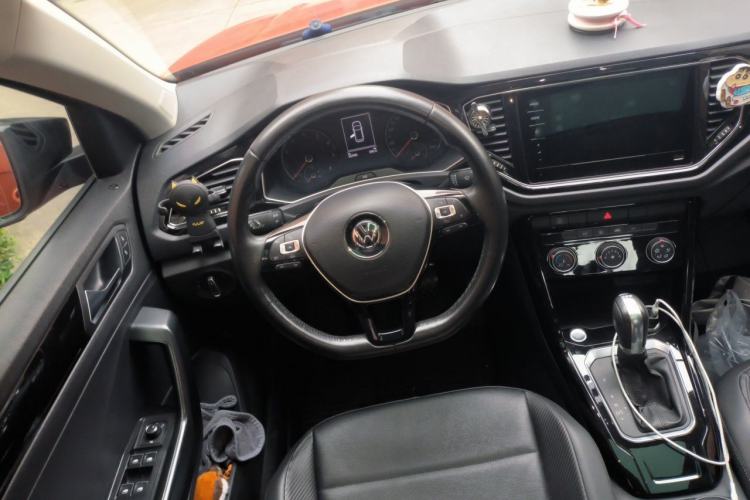 Used Volkswagen T-ROC 2018 280TSI DSG Two-Wheel-Drive Comfort Version China V Standard Steering Wheel