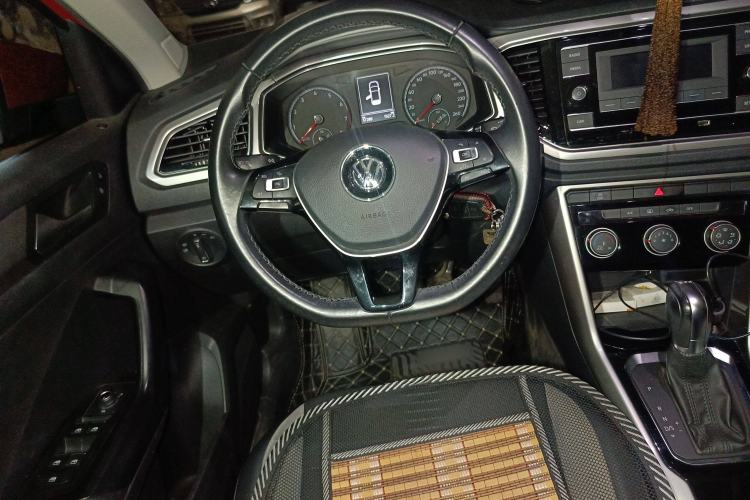 Used Volkswagen T-ROC 2018 230TSI DSG Two-Wheel Drive Advanced Version China VI Standard Steering Wheel