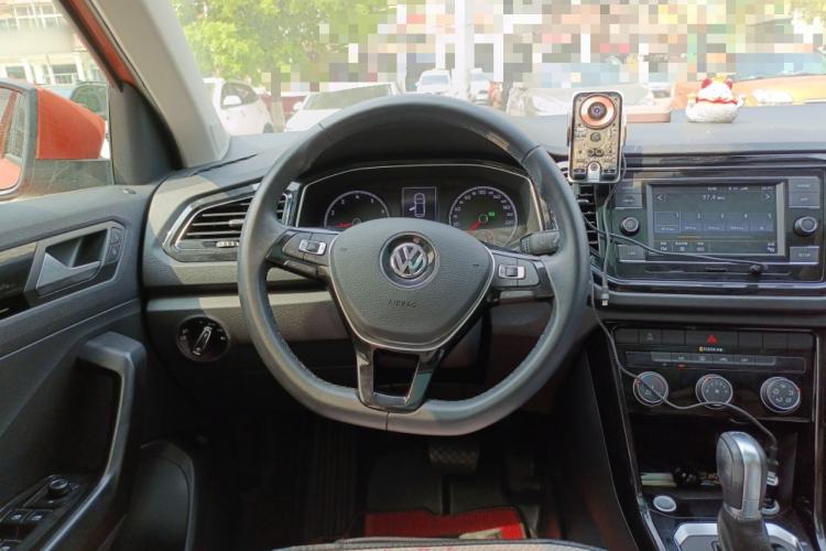 Used Volkswagen T-ROC 2018 280TSI DSG Two-Wheel Drive Comfort Version China VI Standard Steering Wheel