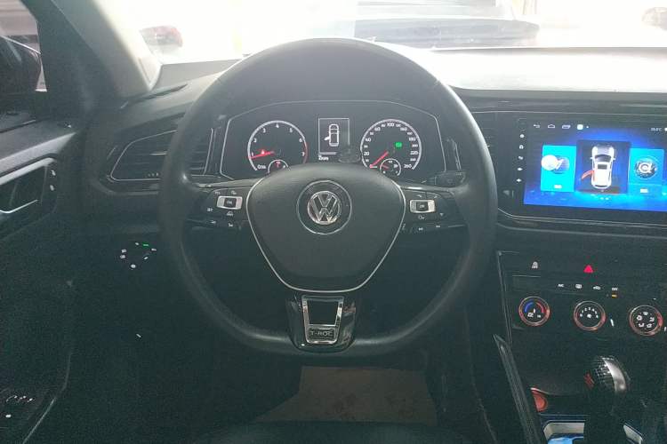 Used Volkswagen T-ROC 2018 280TSI DSG Two-Wheel-Drive Comfort Version China V Standard Steering Wheel