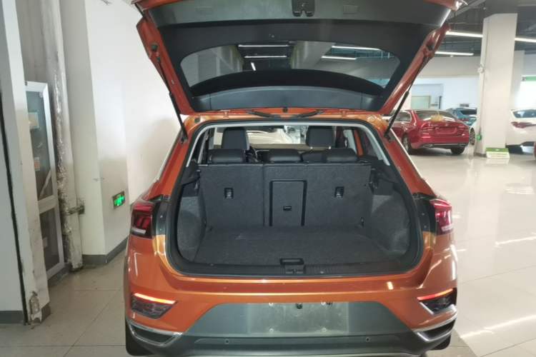 Used Volkswagen T-ROC 2018 280TSI DSG Two-Wheel Drive Advanced Version China V Emission Standard Trunk