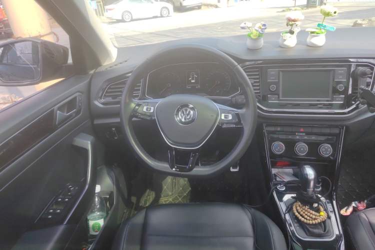 Used Volkswagen T-ROC 2018 280TSI DSG Two-Wheel-Drive Comfort Version China V Standard Steering Wheel