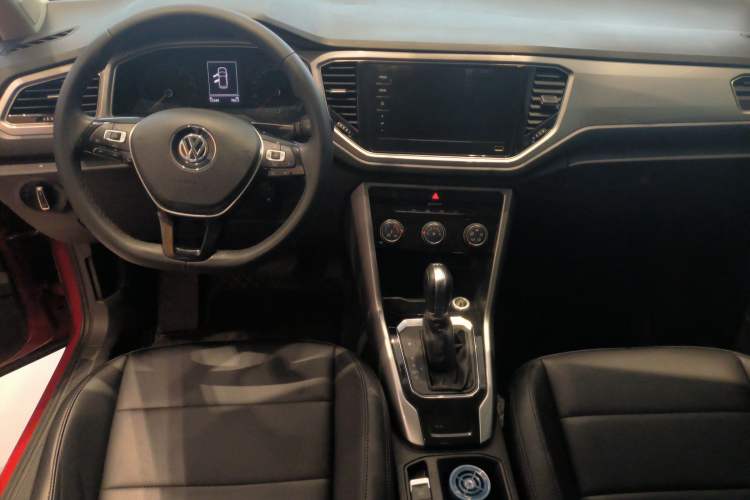 Used Volkswagen T-ROC 2018 230TSI DSG Two-Wheel Drive Advanced Version China V Standard Center Console