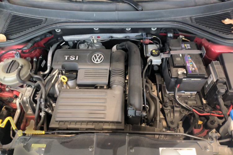 Used Volkswagen T-ROC 2018 230TSI DSG Two-Wheel Drive Advanced Version China V Standard Engine Bay