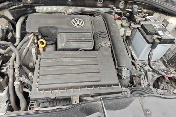 Used Volkswagen T-ROC 2018 280TSI DSG Four-Wheel Drive Luxury Version China V Emission Standard Engine Bay