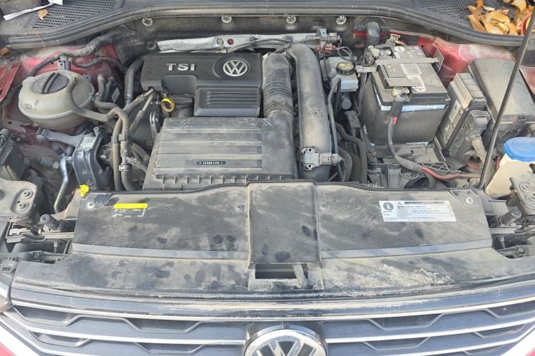 Used Volkswagen T-ROC 2018 280TSI DSG Two-Wheel Drive Advanced Version China V Emission Standard Engine Bay