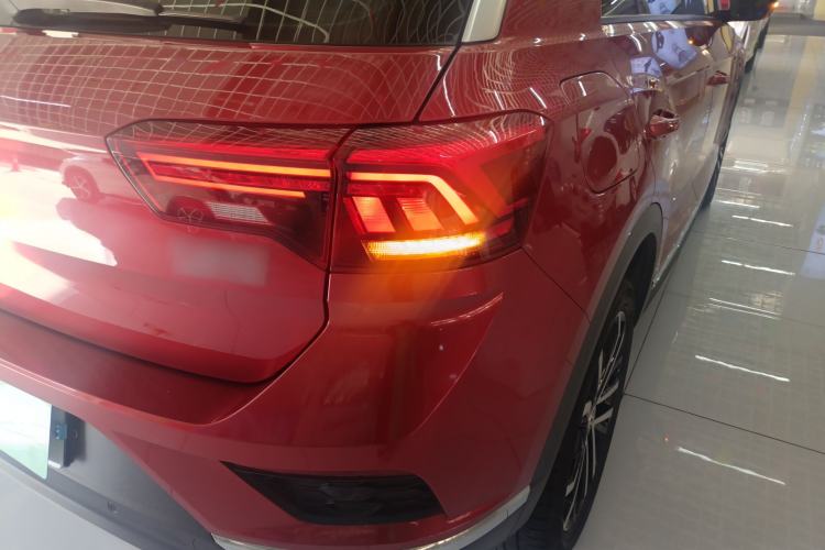 Used Volkswagen T-ROC 2018 280TSI DSG Two-Wheel-Drive Comfort Version China V Standard Exterior 3