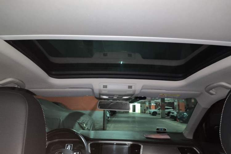 Used Volkswagen T-ROC 2018 230TSI DSG Two-Wheel Drive Advanced Version China V Standard Headliner