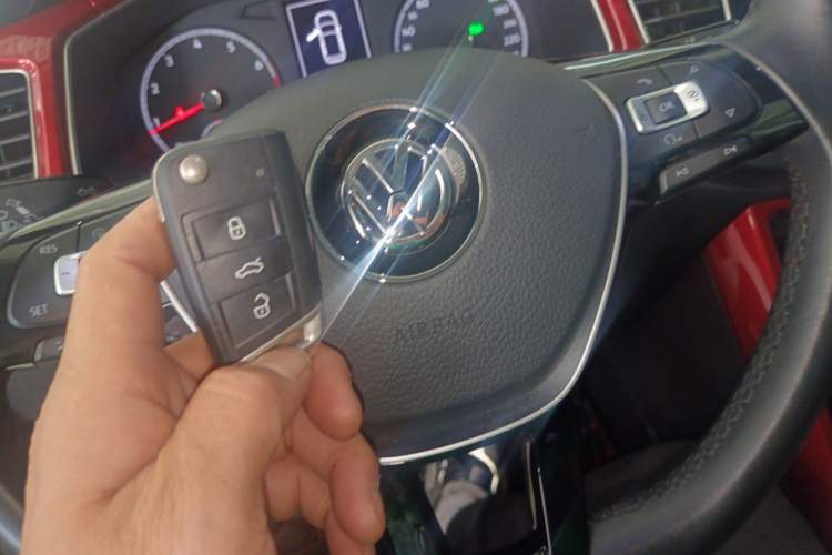 Used Volkswagen T-ROC 2018 280TSI DSG Two-Wheel-Drive Comfort Version China V Standard Interior 1