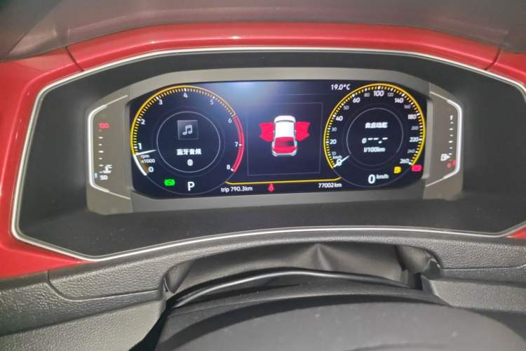Used Volkswagen T-ROC 2018 280TSI DSG Two-Wheel-Drive Luxury Version China V Emission Standard Odometer Close Up