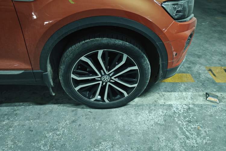 Used Volkswagen T-ROC 2018 280TSI DSG Two-Wheel-Drive Comfort Version China V Standard Right Front Wheel Hub
