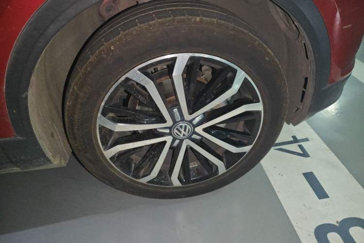 Used Volkswagen T-ROC 2018 280TSI DSG Two-Wheel-Drive Luxury Version China V Emission Standard Right Front Wheel Hub
