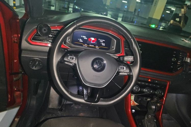 Used Volkswagen T-ROC 2018 280TSI DSG Two-Wheel-Drive Luxury Version China V Emission Standard Steering Wheel