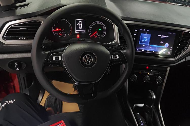 Used Volkswagen T-ROC 2018 230TSI DSG Two-Wheel Drive Advanced Version China V Standard Steering Wheel