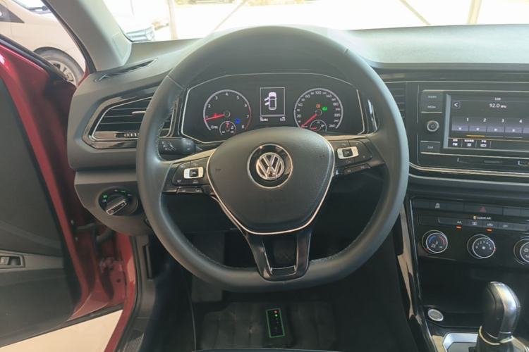 Used Volkswagen T-ROC 2018 280TSI DSG Two-Wheel-Drive Comfort Version China V Standard Steering Wheel