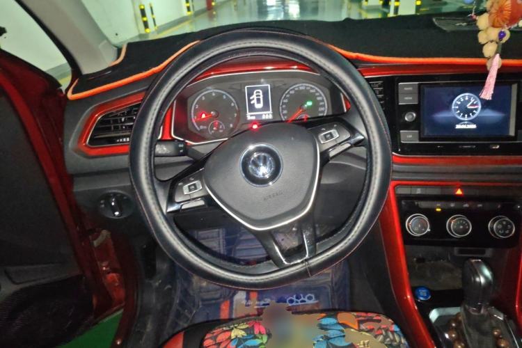 Used Volkswagen T-ROC 2018 280TSI DSG Two-Wheel-Drive Comfort Version China V Standard Steering Wheel