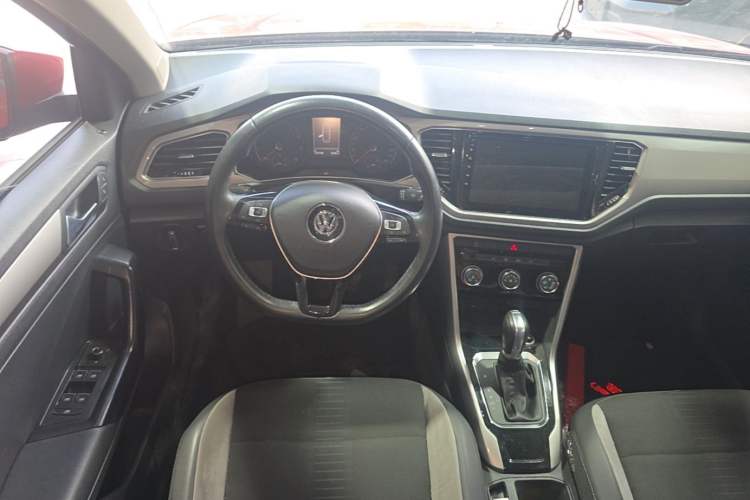Used Volkswagen T-ROC 2018 280TSI DSG Two-Wheel Drive Advanced Version China V Emission Standard Steering Wheel