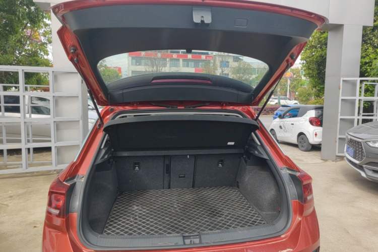 Used Volkswagen T-ROC 2018 280TSI DSG Two-Wheel-Drive Comfort Version China V Standard Trunk