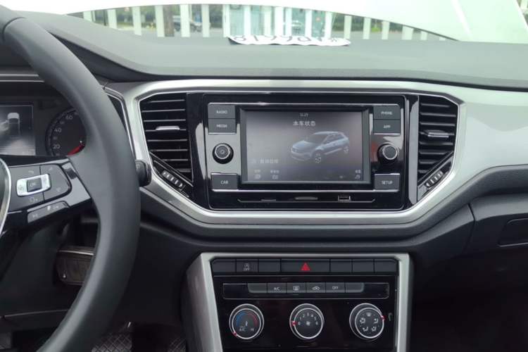 Used Volkswagen T-ROC 2018 230TSI DSG Two-Wheel Drive Advanced Version China V Standard Audio And AC Panel