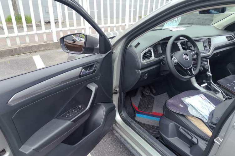 Used Volkswagen T-ROC 2018 230TSI DSG Two-Wheel Drive Advanced Version China V Standard Driver Seat