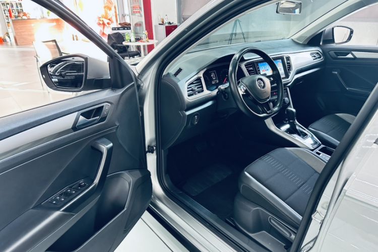 Used Volkswagen T-ROC 2018 230TSI DSG Two-Wheel Drive Advanced Version China V Standard Interior 3