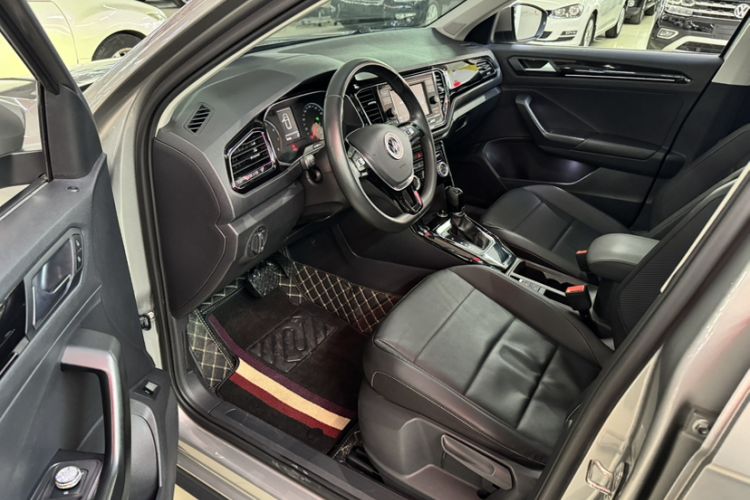 Used Volkswagen T-ROC 2018 280TSI DSG Two-Wheel-Drive Comfort Version China V Standard Interior 4