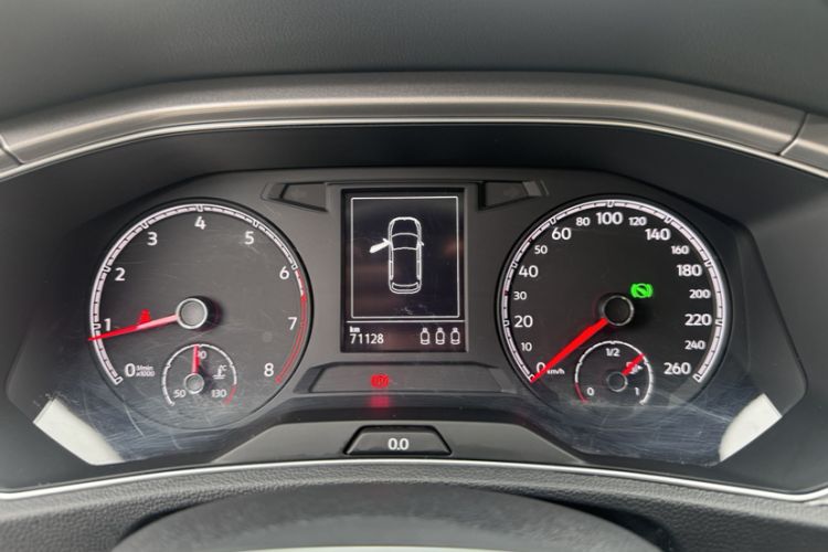 Used Volkswagen T-ROC 2018 230TSI DSG Two-Wheel Drive Advanced Version China V Standard Odometer Close Up