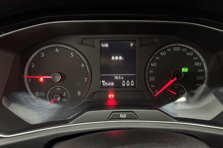Used Volkswagen T-ROC 2018 280TSI DSG Two-Wheel-Drive Comfort Version China V Standard Odometer Close Up