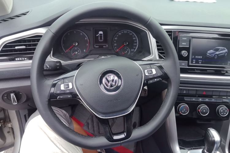 Used Volkswagen T-ROC 2018 230TSI DSG Two-Wheel Drive Advanced Version China V Standard Steering Wheel